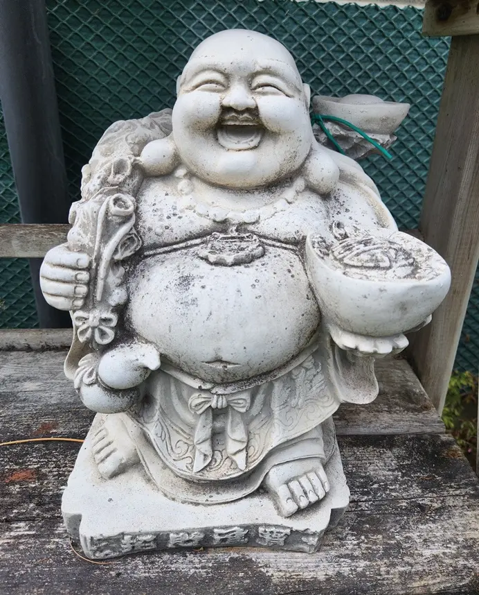 Moine rieur béton patiné Ht 34 cm (REF-B10)