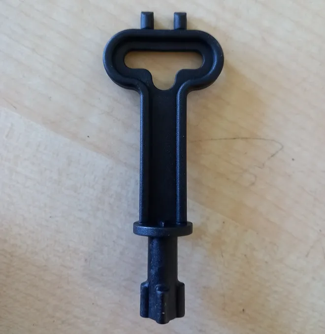 [1000579] Clé pour boîte à rats Multi