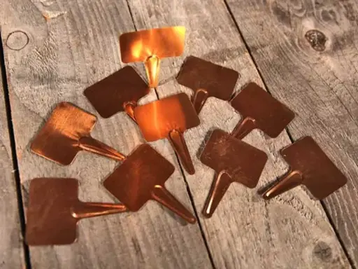 [0999743] Etiquettes en cuivre 8 cm * 10 pc. A piquer.